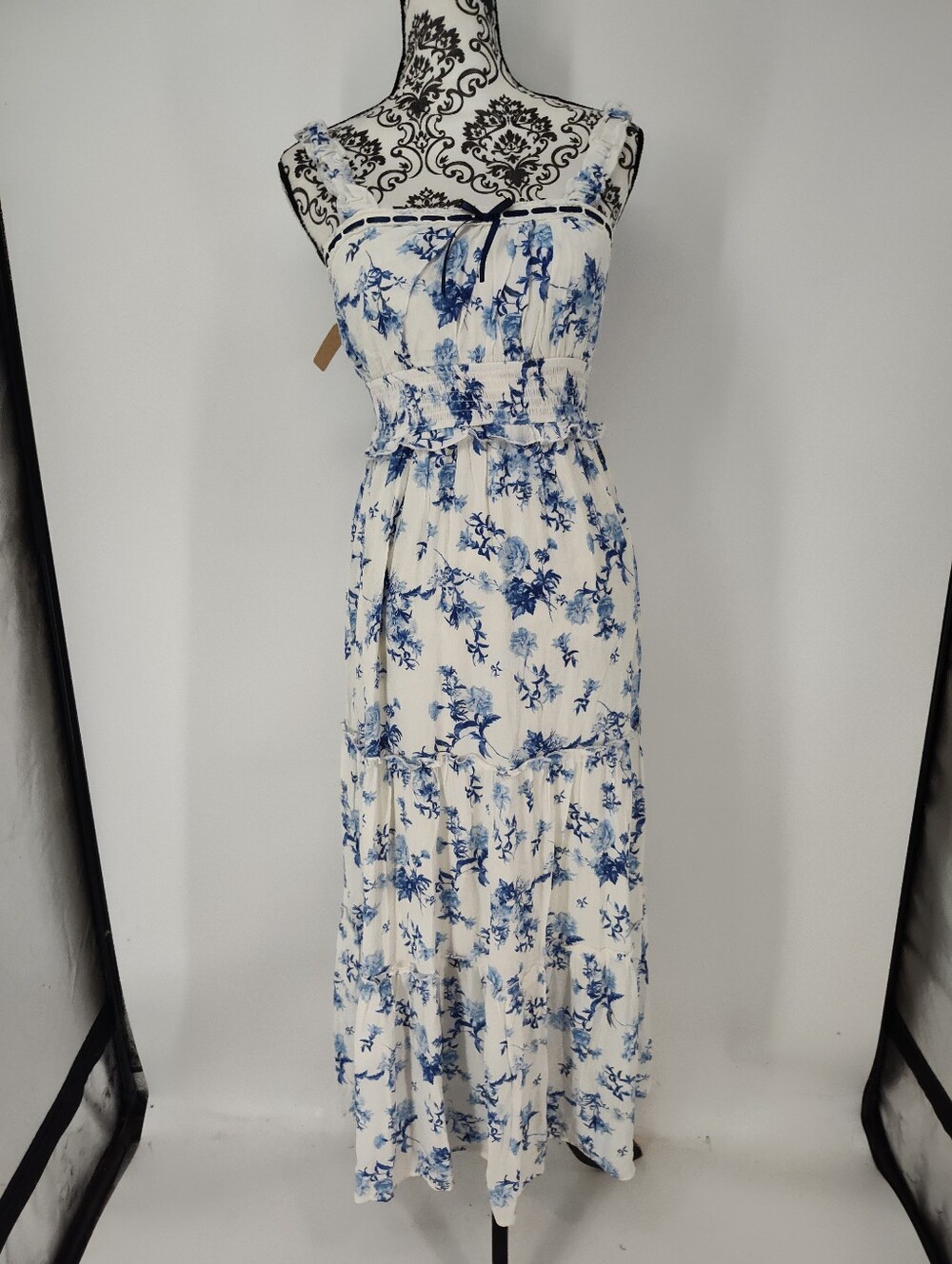 Inspired Hearts Women's Blue and White Floral Tiered Maxi Dress Size Small